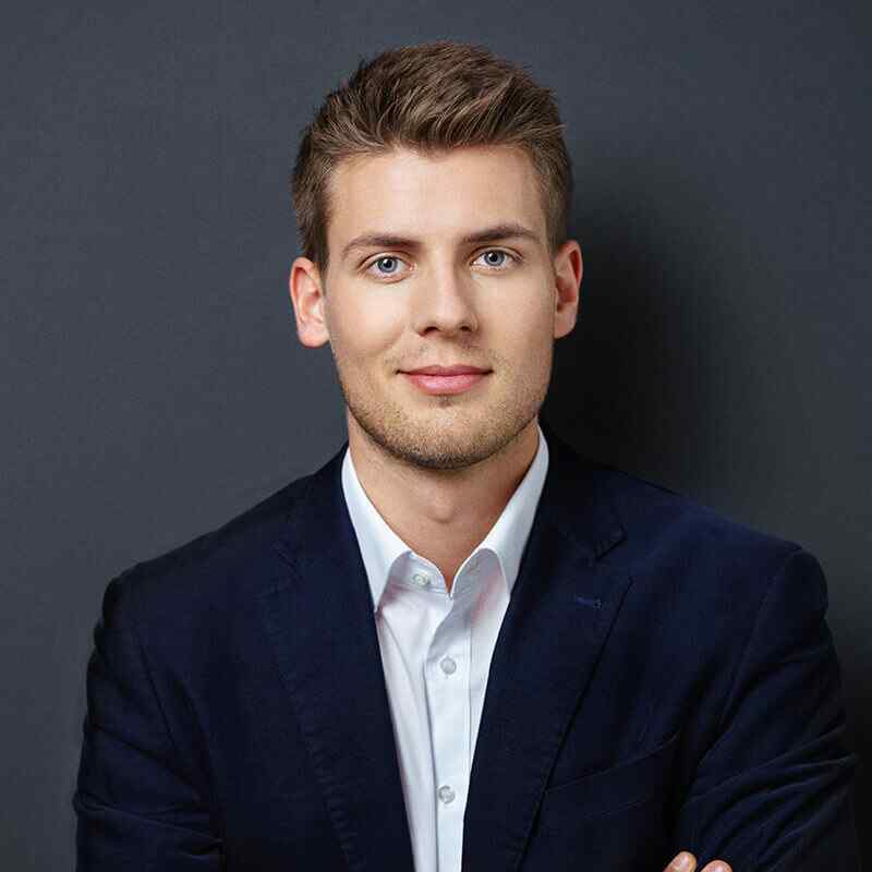 https://vuckovic-law.com/wp-content/uploads/2019/10/image_team_04.jpg