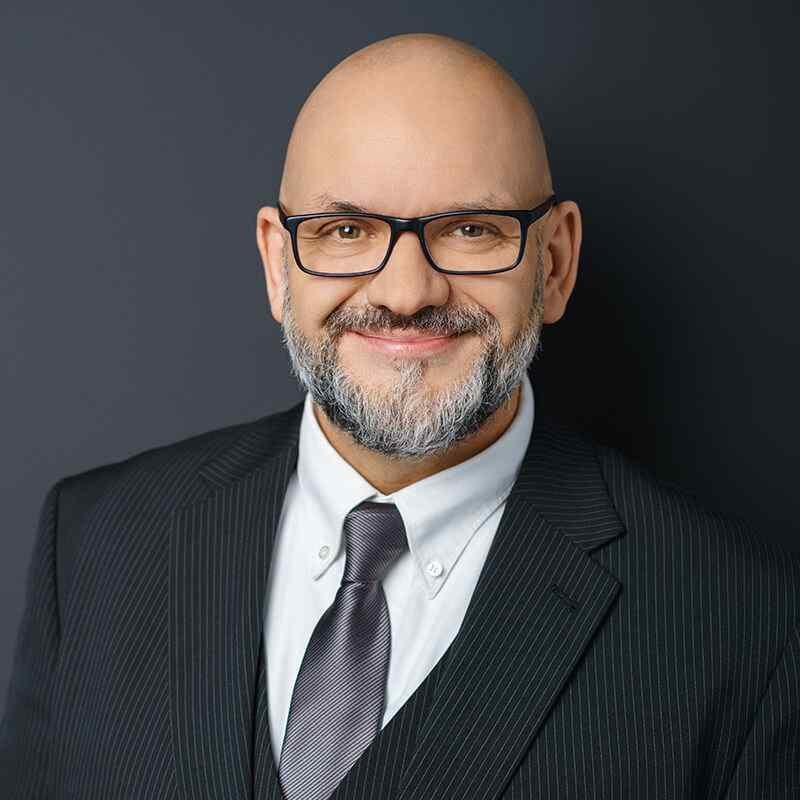 https://vuckovic-law.com/wp-content/uploads/2019/10/image_team_07.jpg